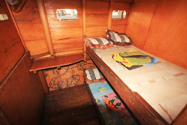 standard boat cabin5